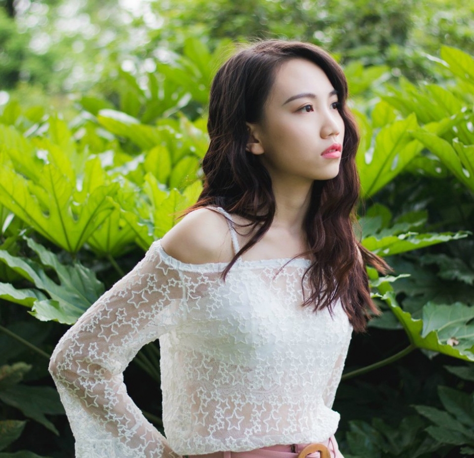 黑长直美女大学生妹户外清纯唯美摄影图片