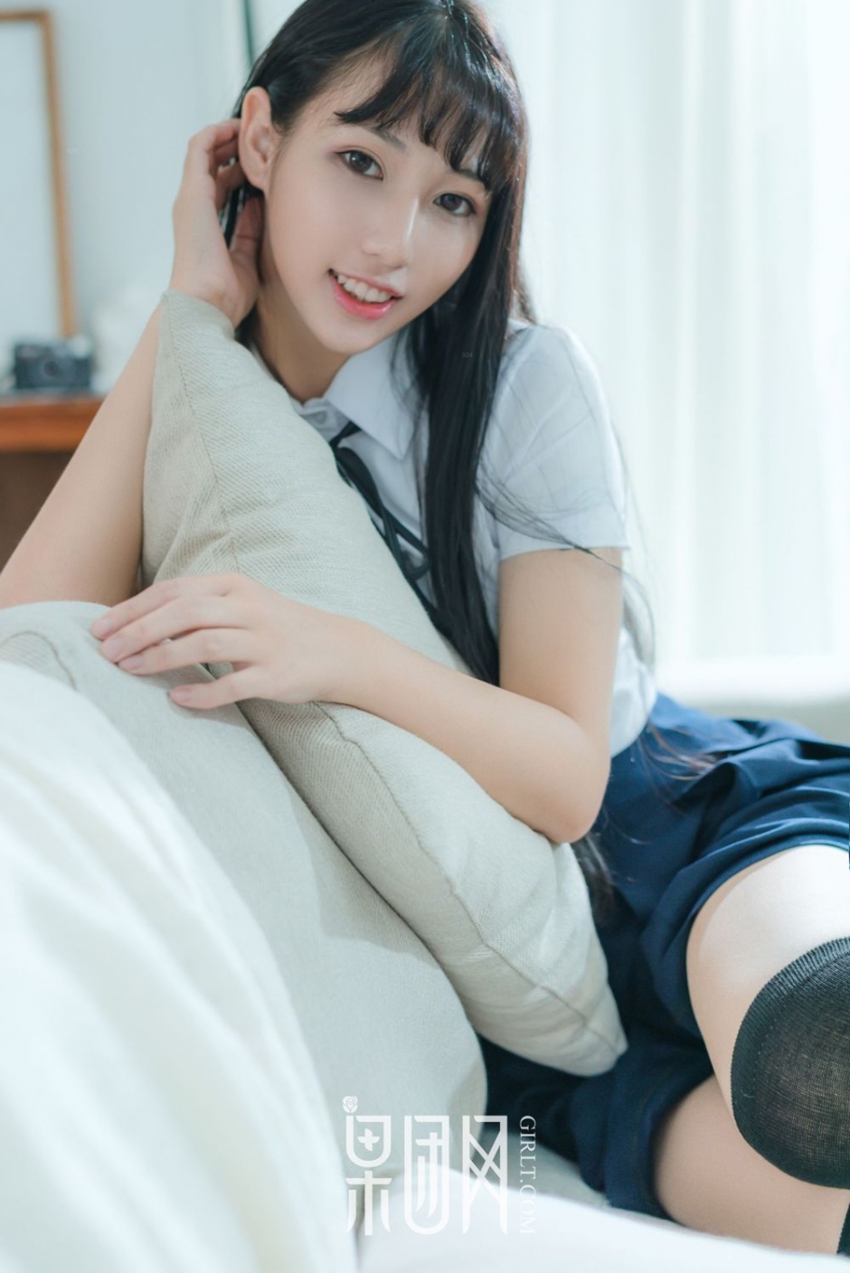 制服露pp诱人软妹子宓兔兔er果团网日系学生系列写真