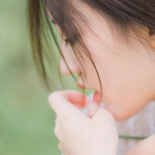 田园清纯美少女阳光下俏皮活力写真