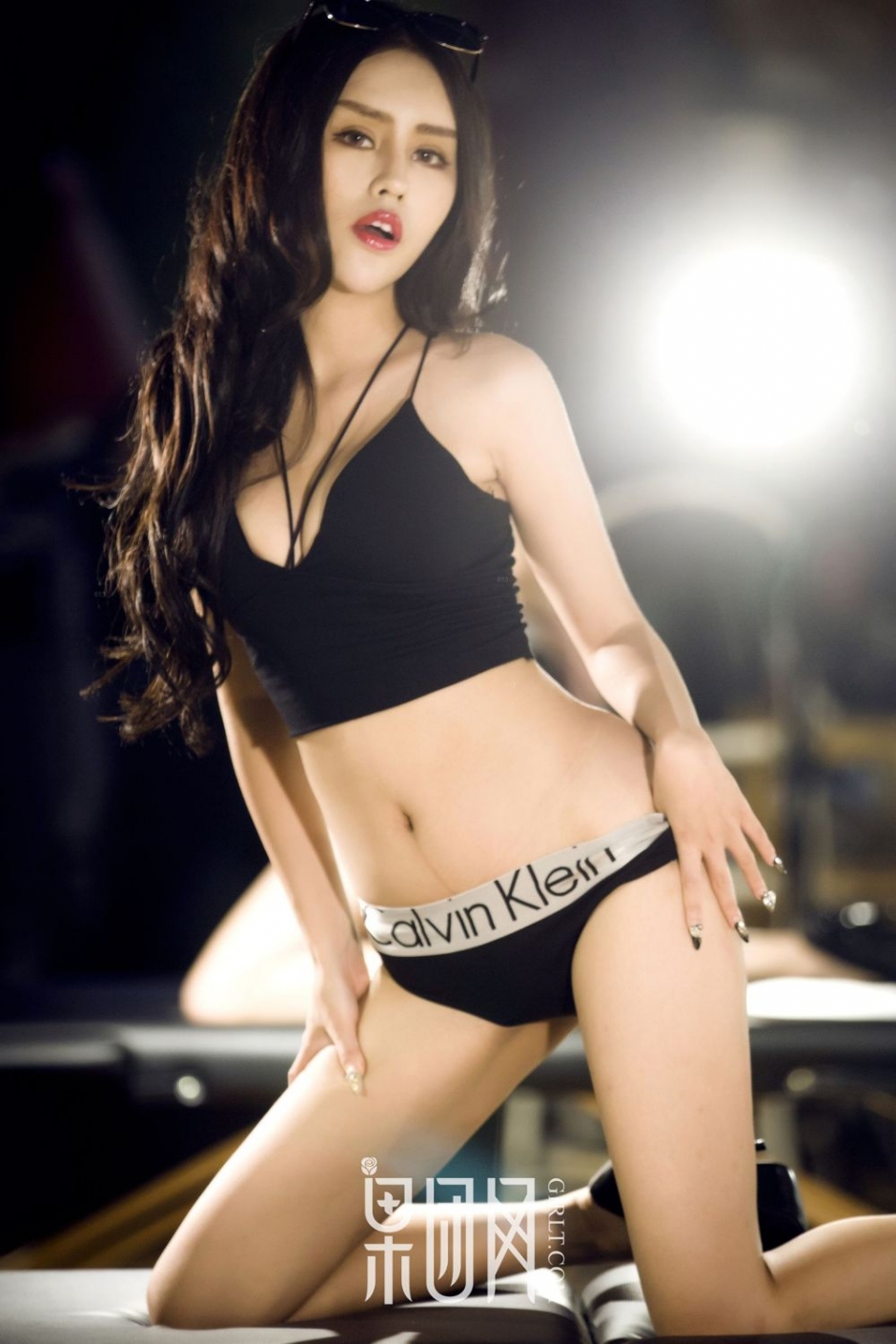 网红模特陈迪娅化身性感拳击手热辣暴力袭来