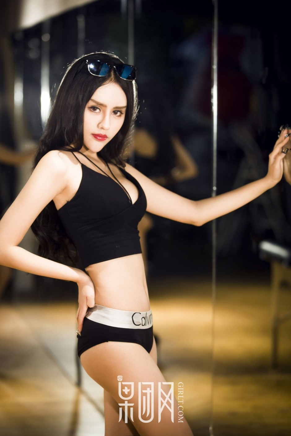 网红模特陈迪娅化身性感拳击手热辣暴力袭来