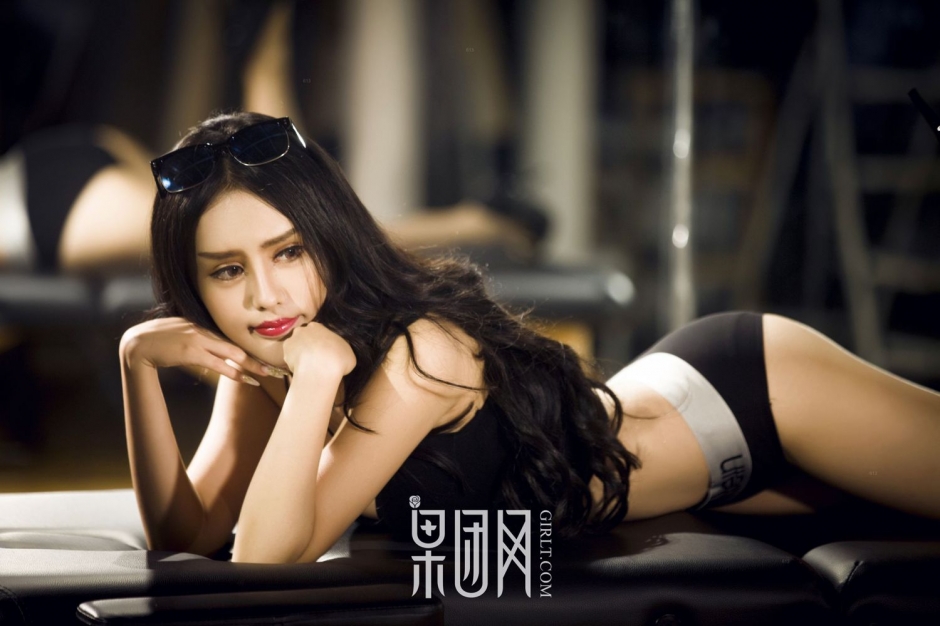 网红模特陈迪娅化身性感拳击手热辣暴力袭来