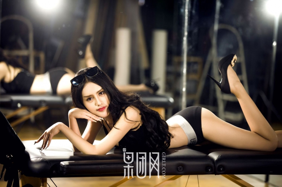 网红模特陈迪娅化身性感拳击手热辣暴力袭来