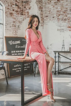柔美风情粉嫩美乳美女性感礼服长裙酥胸美腿丰韵写真图片