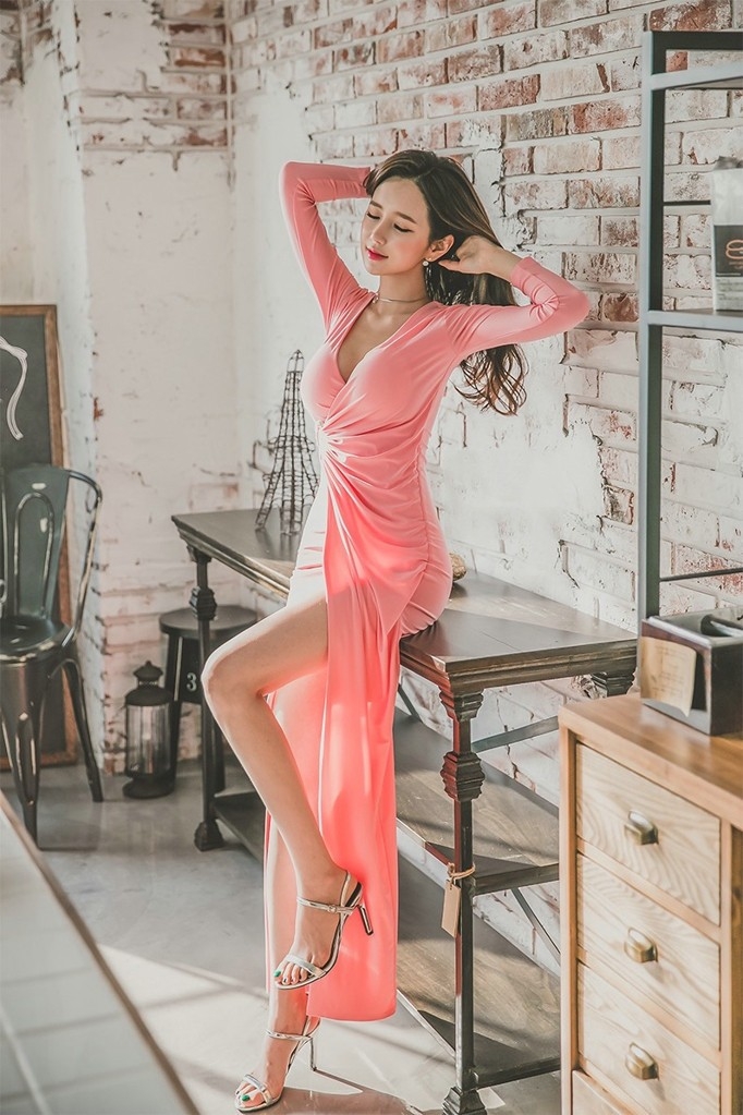 柔美风情粉嫩美乳美女性感礼服长裙酥胸美腿丰韵写真图片