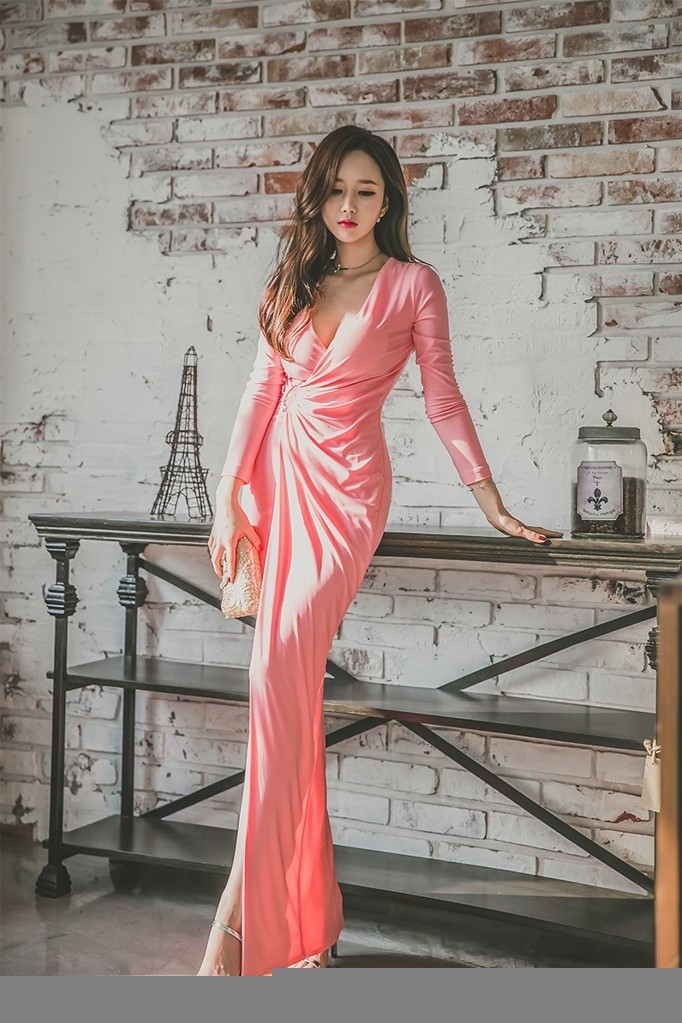 柔美风情粉嫩美乳美女性感礼服长裙酥胸美腿丰韵写真图片