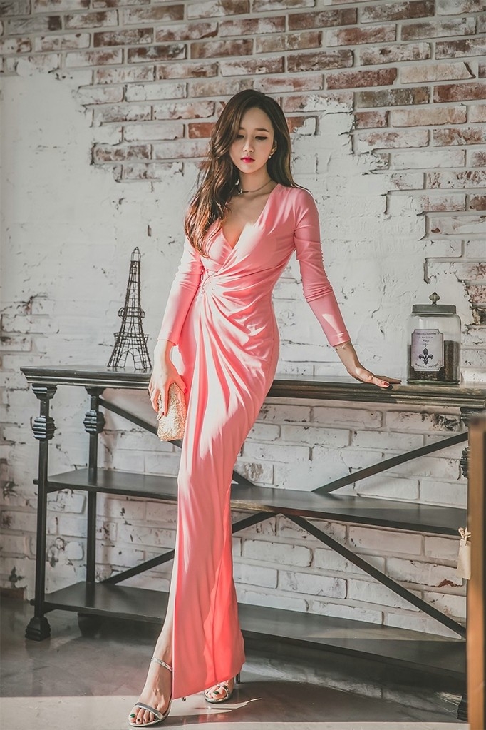 柔美风情粉嫩美乳美女性感礼服长裙酥胸美腿丰韵写真图片