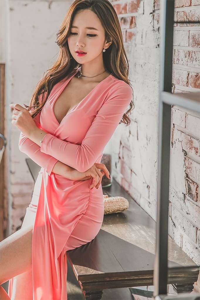 柔美风情粉嫩美乳美女性感礼服长裙酥胸美腿丰韵写真图片