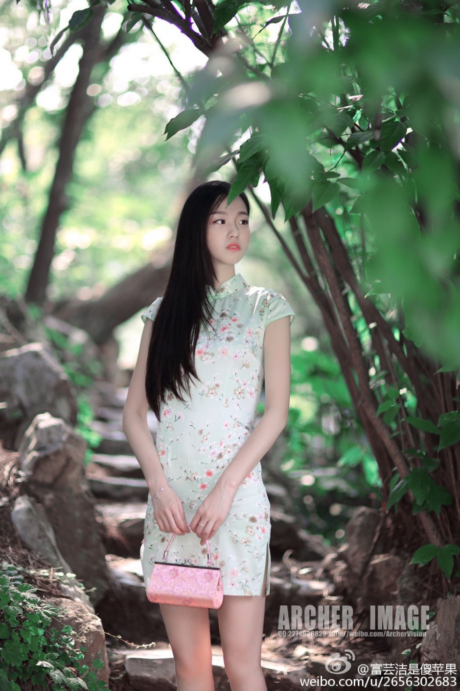 美腿嫩模富芸洁Apple现身2017上海ChinaJoy高清美拍图片