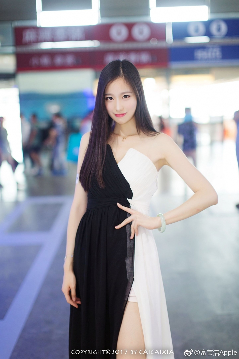 美腿嫩模富芸洁Apple现身2017上海ChinaJoy高清美拍图片