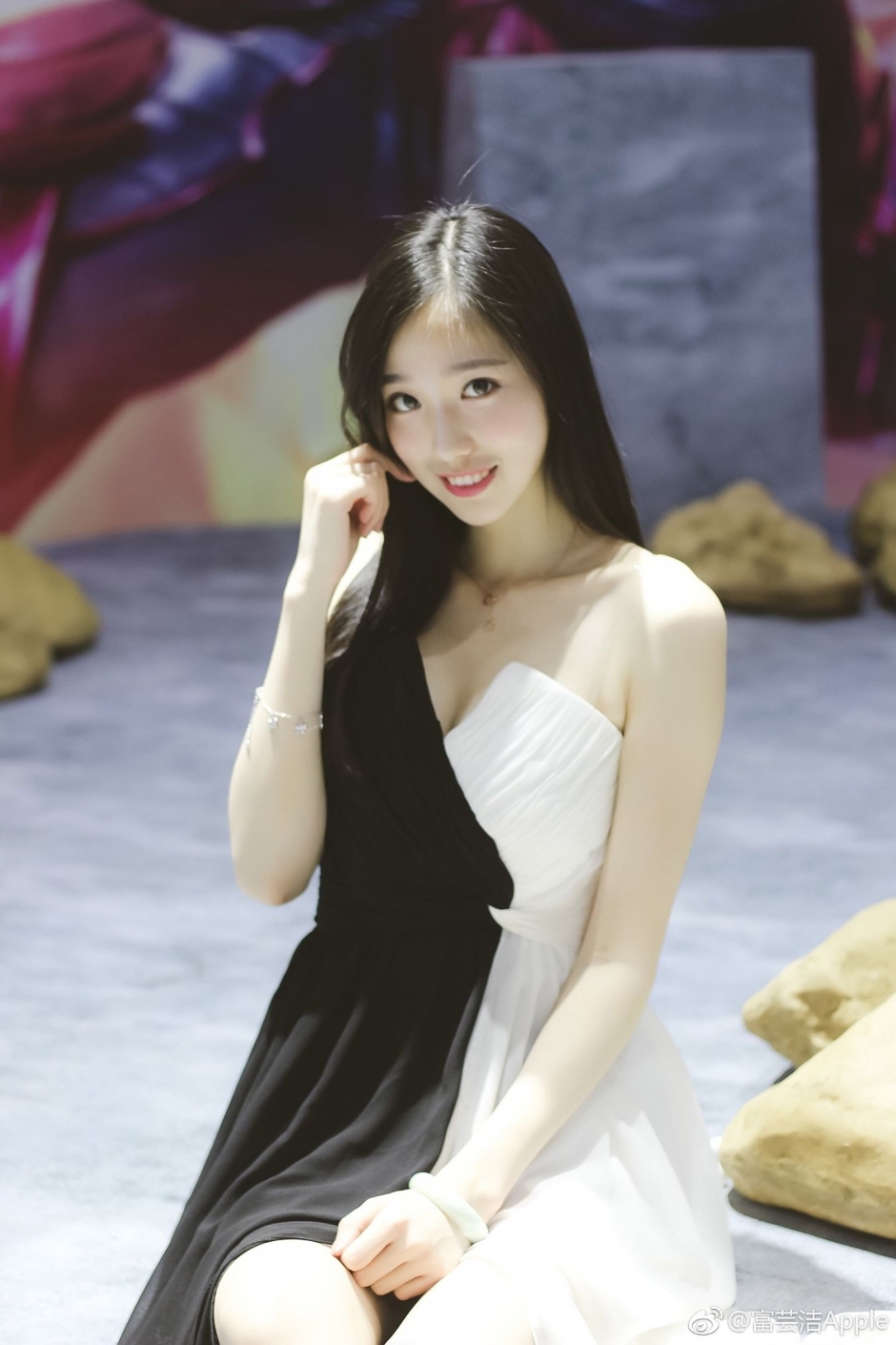美腿嫩模富芸洁Apple现身2017上海ChinaJoy高清美拍图片