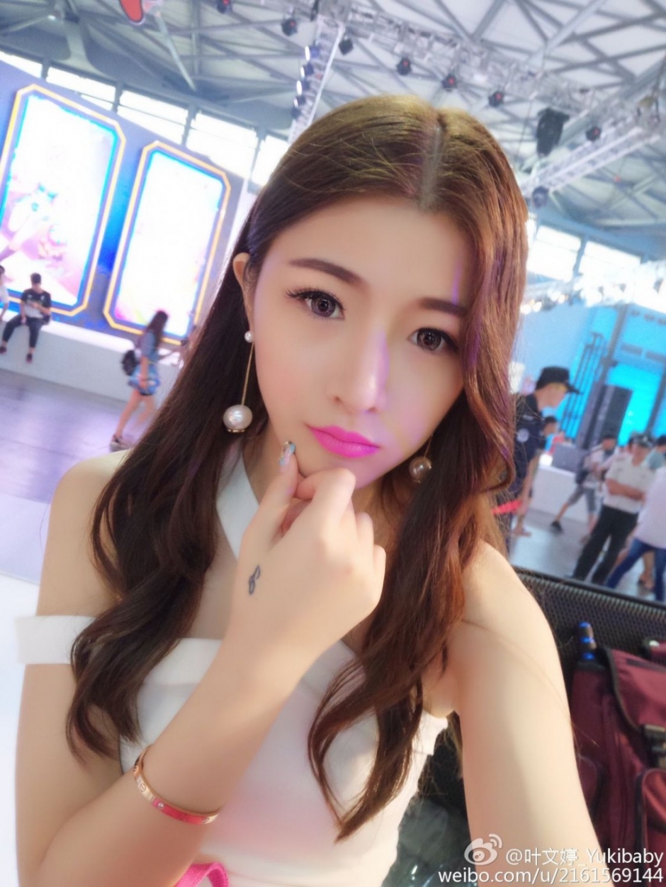 2017chinajoy盛大展台showgirl性感诱人清纯妹子叶文婷私房照