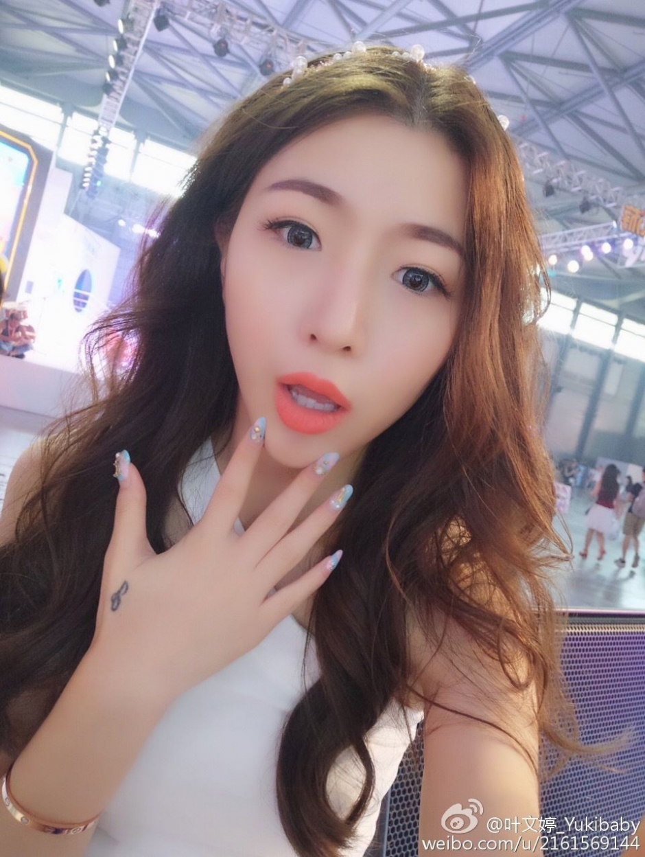 2017chinajoy盛大展台showgirl性感诱人清纯妹子叶文婷私房照