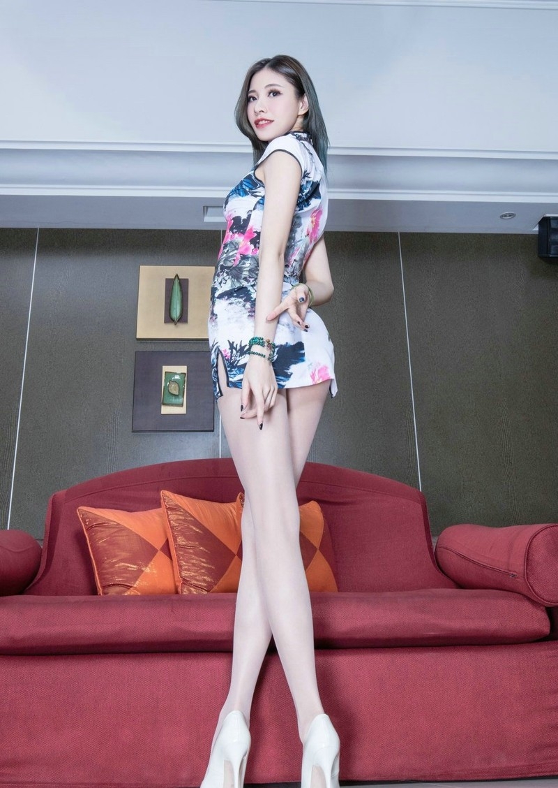 妖媚旗袍薄肉丝美腿美女beautyleg Abby翘臀诱惑写真图片