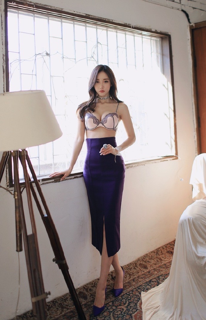 紫色魅惑内衣美女身材性感完美曲线大胆秀美胸私房美女图片