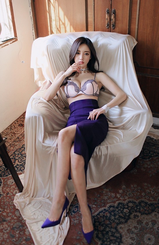 紫色魅惑内衣美女身材性感完美曲线大胆秀美胸私房美女图片