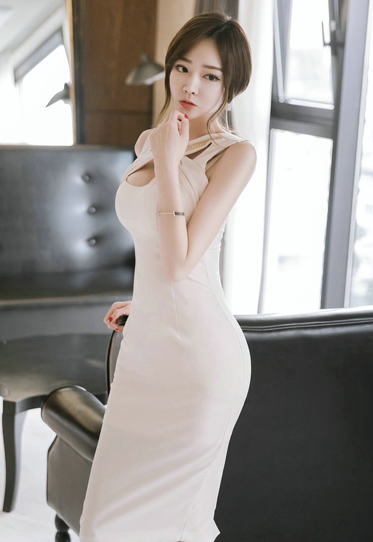 前凸后翘正点美女柳腰爆乳诱人事业线性感写真