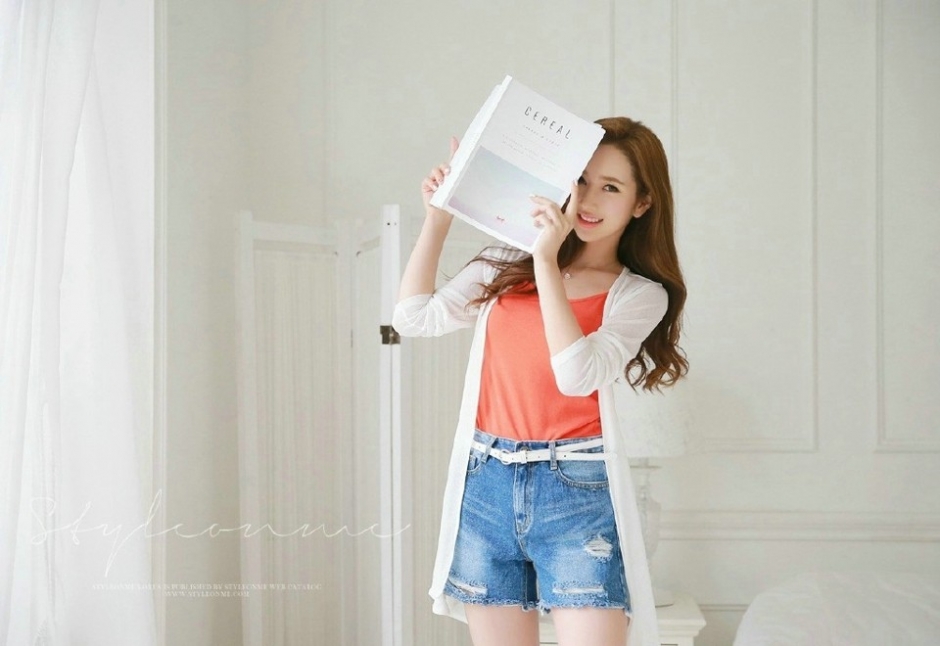 甜美动人时尚靓丽女孩美丽笑容长腿诱惑私房照