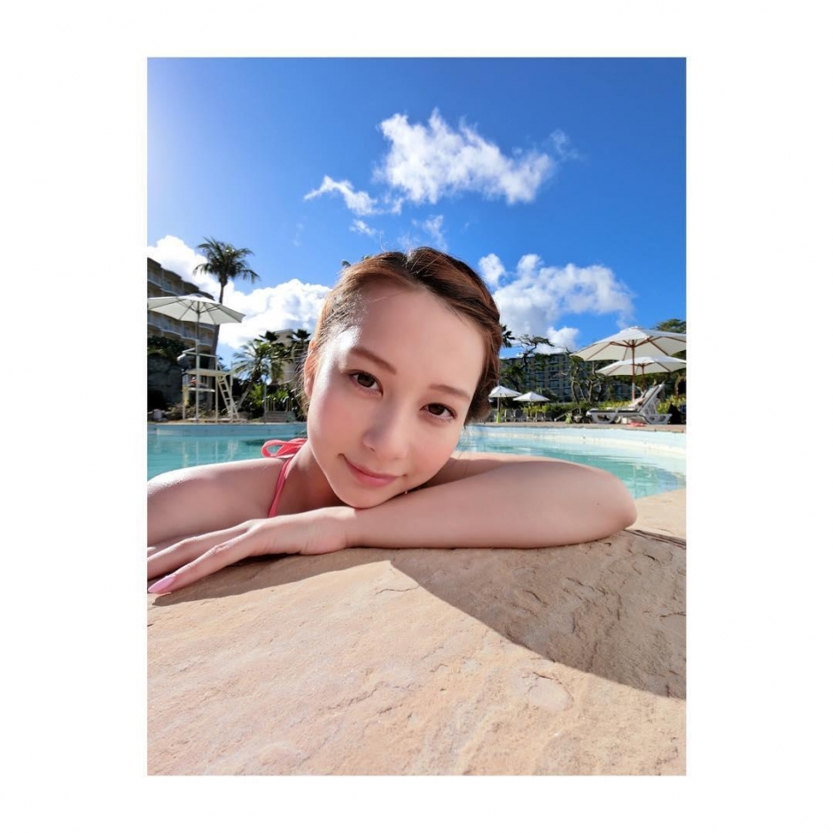 混血美女丹羽仁希海边清凉养眼私房图片