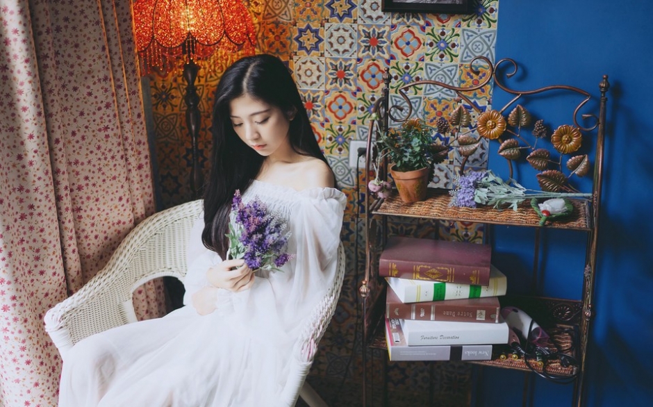 清新露肩蕾丝小美女文艺养眼迷人私房写真