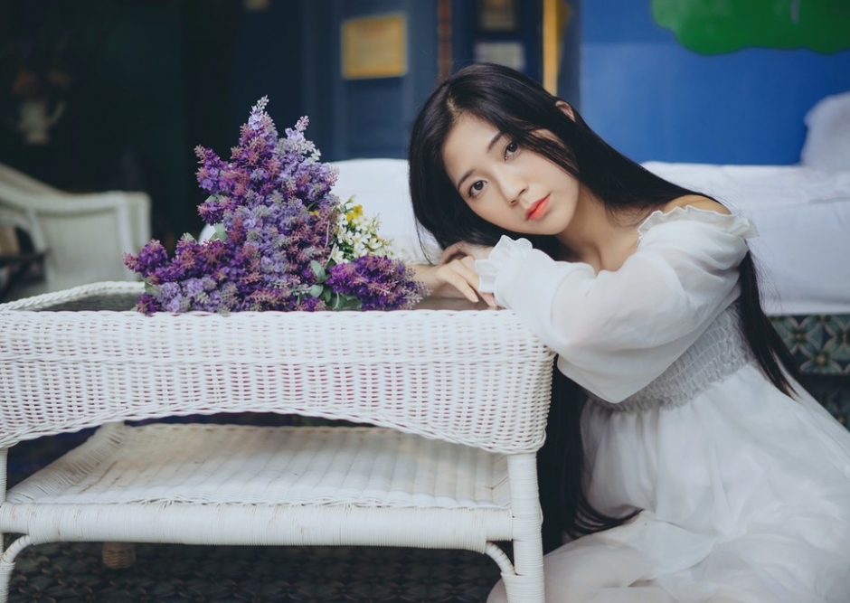 清新露肩蕾丝小美女文艺养眼迷人私房写真