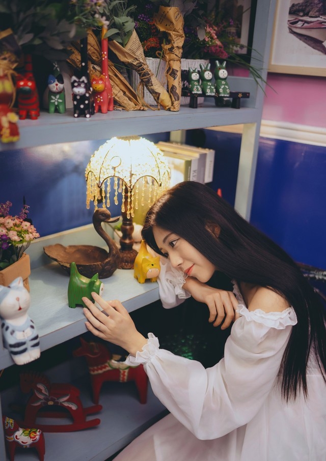 清新露肩蕾丝小美女文艺养眼迷人私房写真