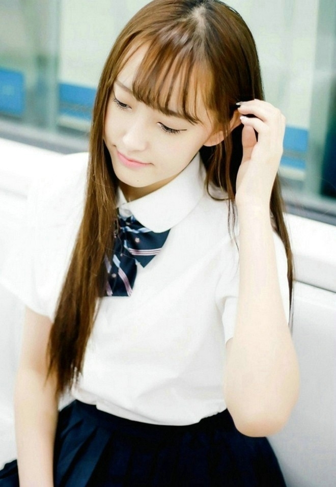 阳光下的制服少女小清新写真图片