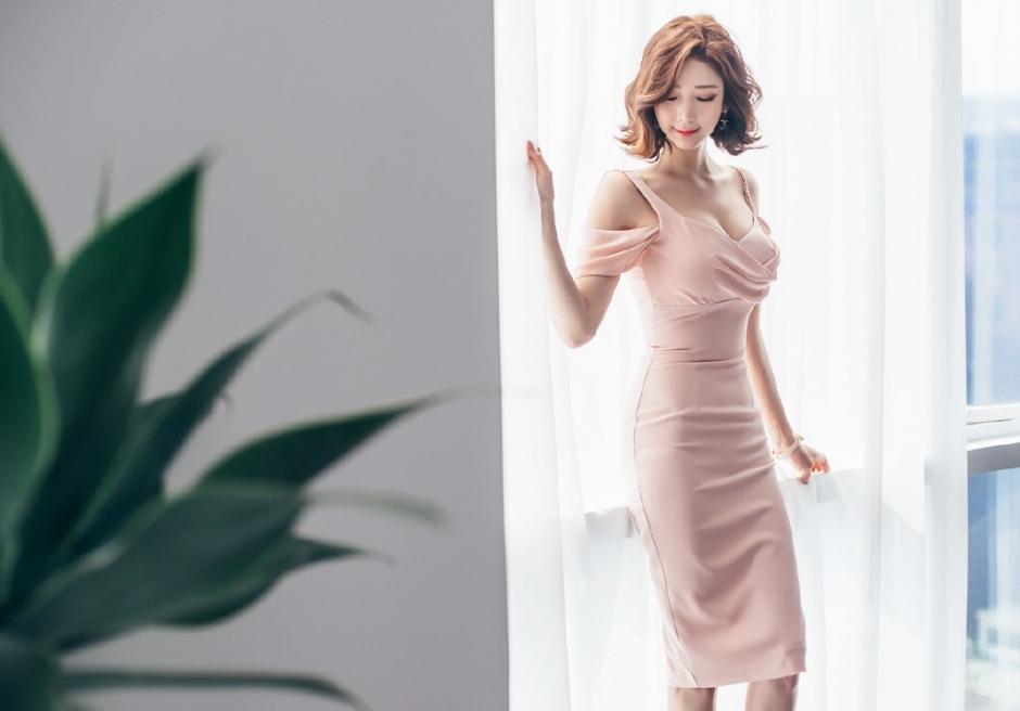 干练短发小脸美女性感美胸气质妖娆妩媚诱惑写真