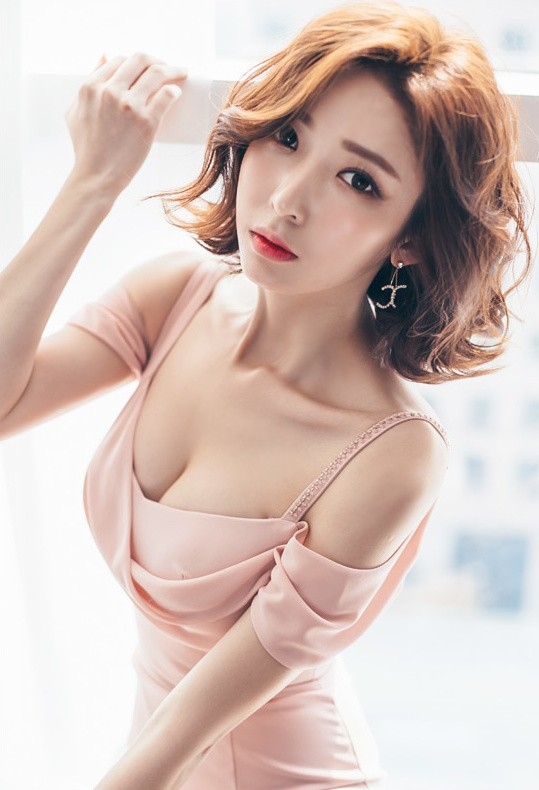 干练短发小脸美女性感美胸气质妖娆妩媚诱惑写真