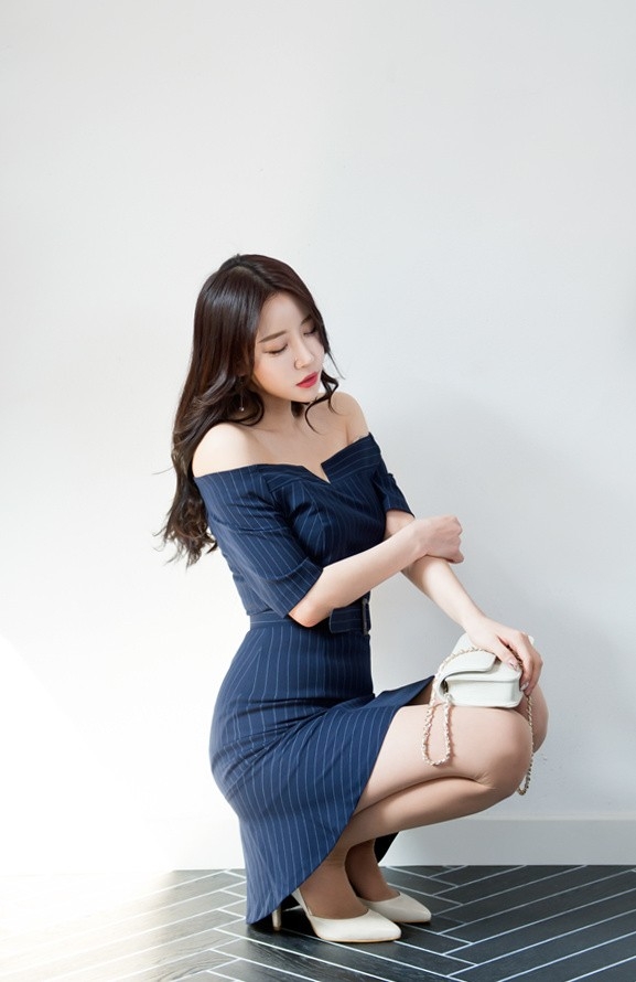 端庄优雅时尚气质美女超高颜值美腿私房写真