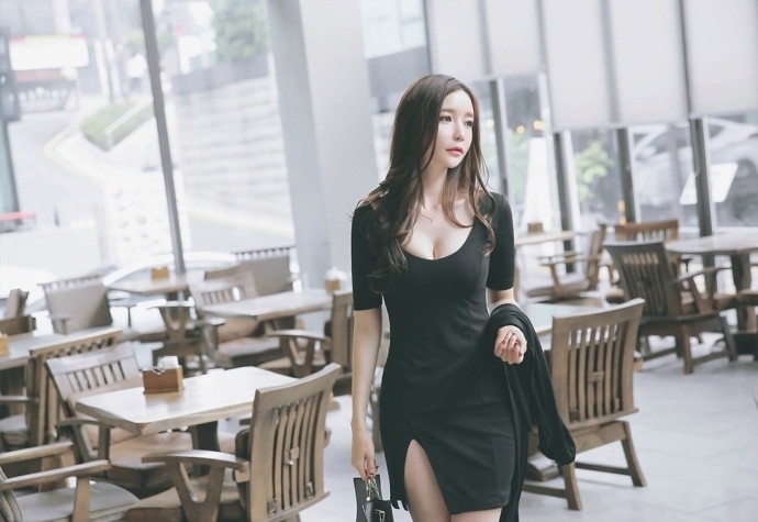 端庄优雅时尚气质美女超高颜值美腿私房写真