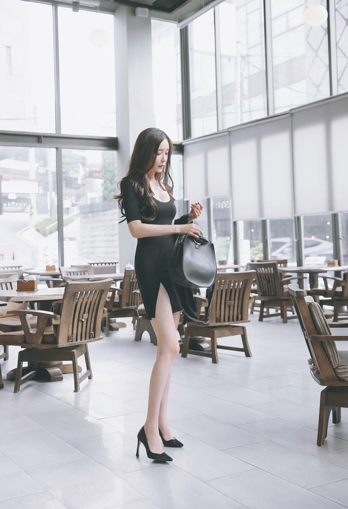 端庄优雅时尚气质美女超高颜值美腿私房写真