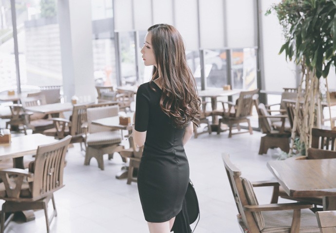 端庄优雅时尚气质美女超高颜值美腿私房写真