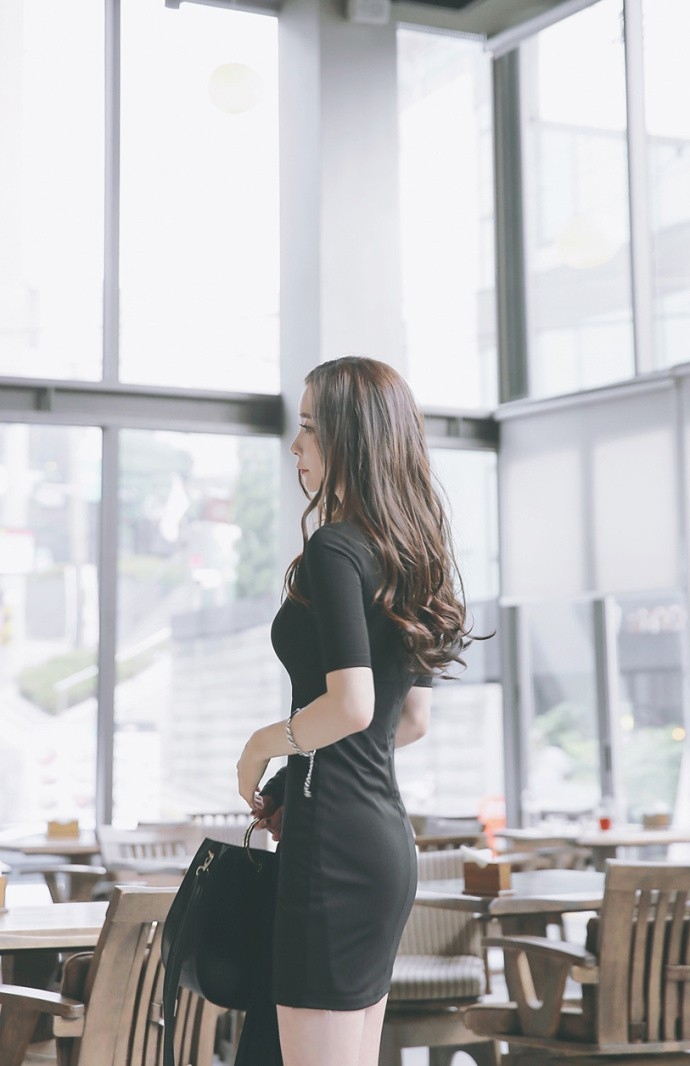 端庄优雅时尚气质美女超高颜值美腿私房写真