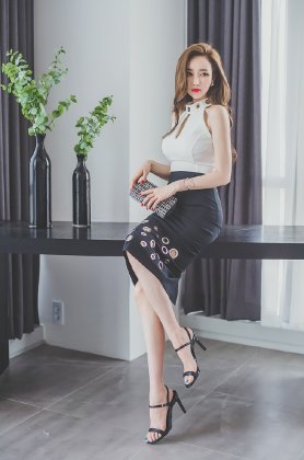 娇艳柔美端庄美女玉腿高跟高清写真图片