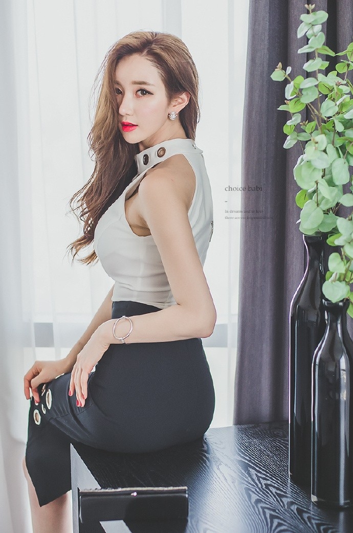 娇艳柔美端庄美女玉腿高跟高清写真图片