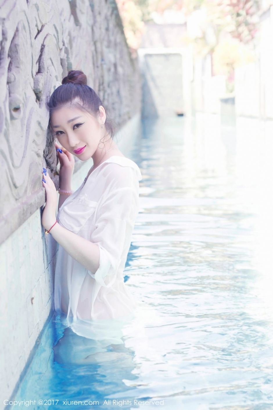 狐媚眼勾人美女妲己_Toxic巨乳湿身泳池大尺度图片