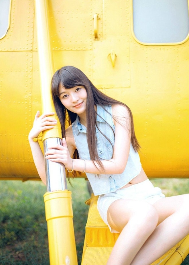 夏日露肚脐阳光汽水少女户外可爱青春写真