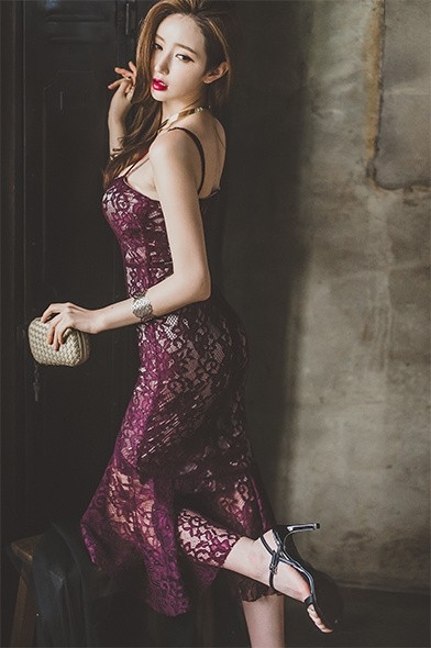 红色蕾丝爆乳美女性感诱惑魔鬼身材私房照