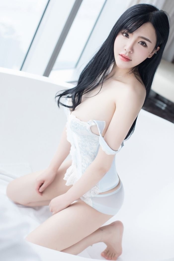 性感女神情趣内衣写真美乳诱惑