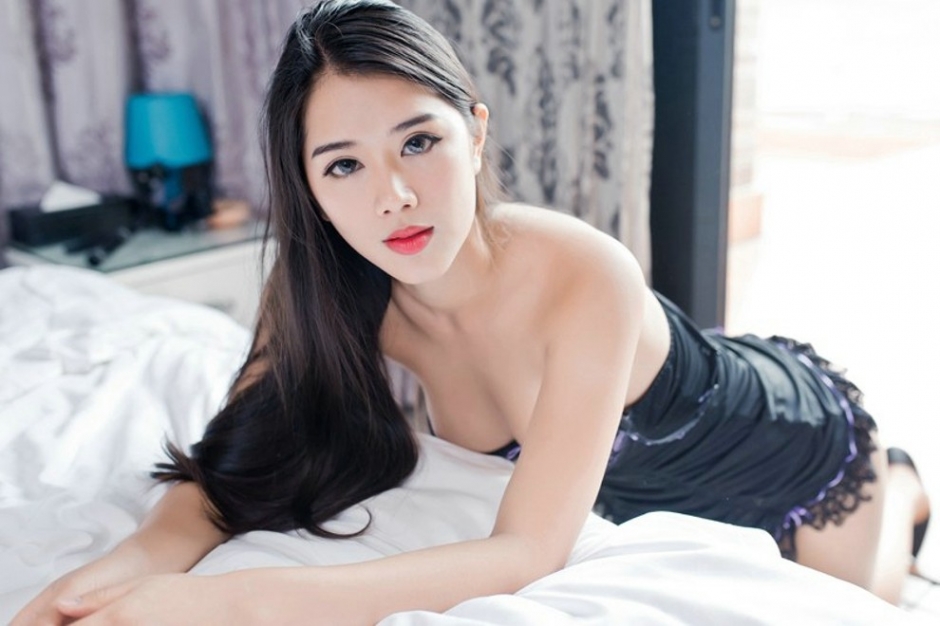 大屁股情趣美女少妇黑色魅惑丰满胸部激情诱惑图片