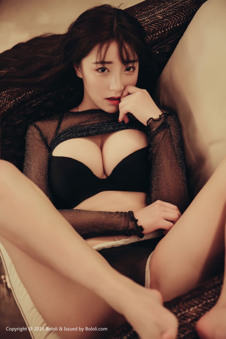 波萝社童颜波霸妹妹贴面诱惑深陷巨乳诱惑