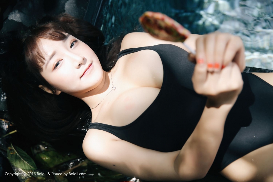 波萝社童颜波霸妹妹贴面诱惑深陷巨乳诱惑