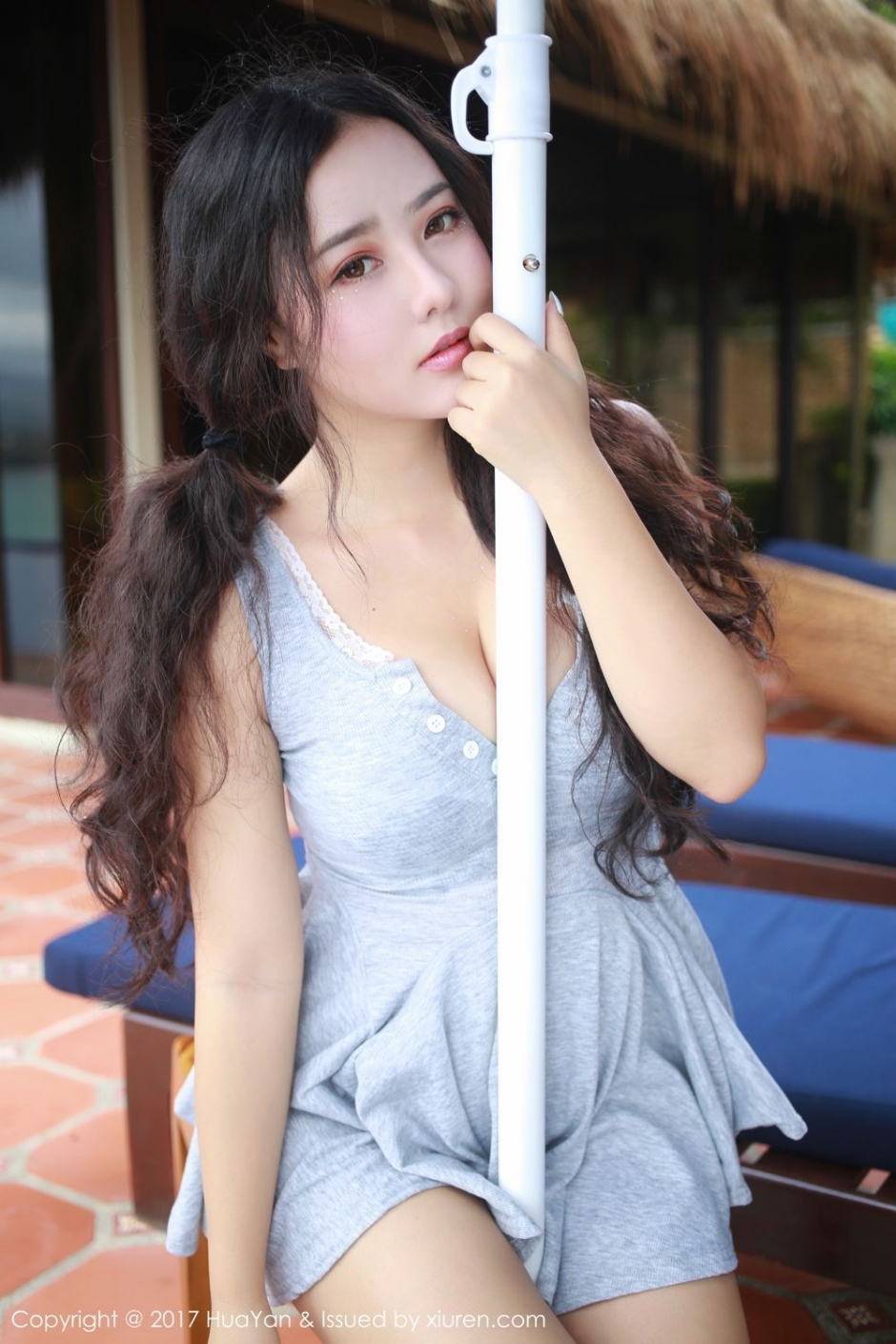 翘臀女神玛鲁娜火辣事业性巨乳妩媚舔棒棒糖图片