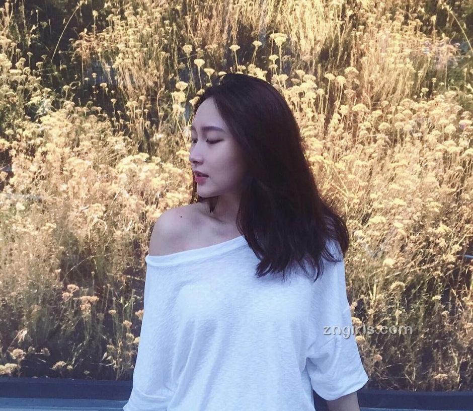 中越混血美女顾庭瑄高颜值美腿美胸美背三绝