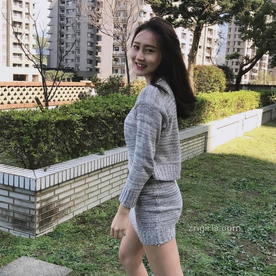 中越混血美女顾庭瑄高颜值美腿美胸美背三绝