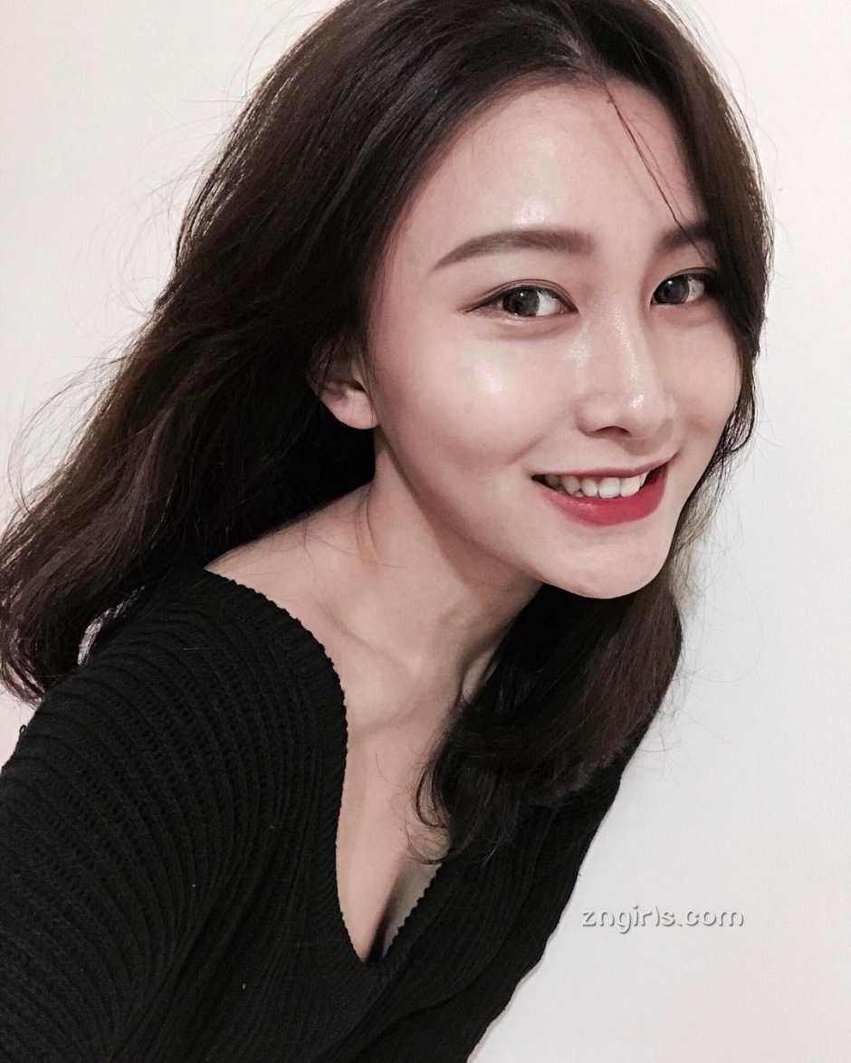 中越混血美女顾庭瑄高颜值美腿美胸美背三绝