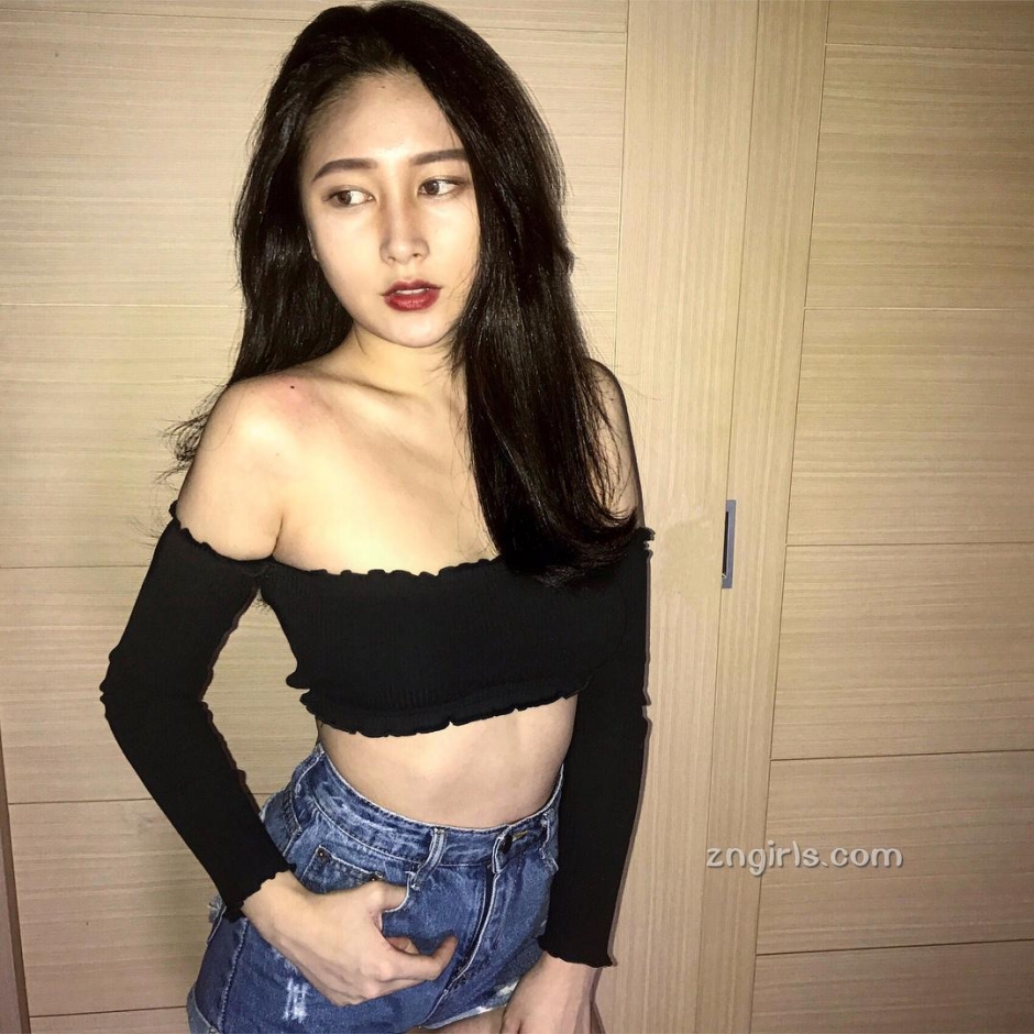 中越混血美女顾庭瑄高颜值美腿美胸美背三绝