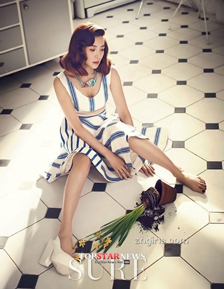 韩国美女气质好身材高尔夫美女尹世雅写真美图