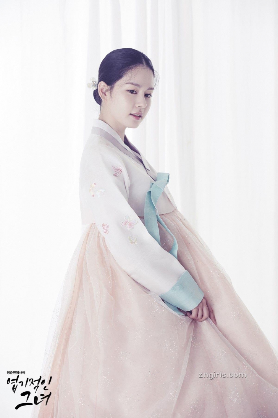 韩国美女气质好身材高尔夫美女尹世雅写真美图